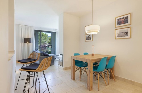 Bonmont Terres Noves Apartment | 'En Bonmont Terres Noves' Apartment with Pool and Air Conditioning