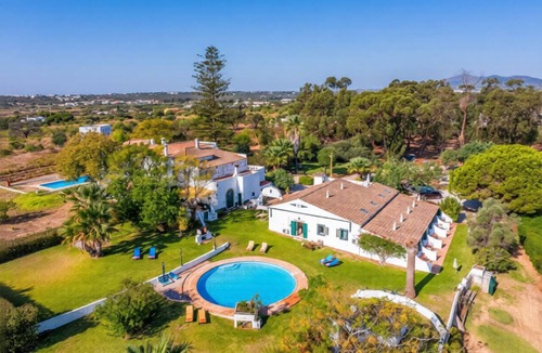 Moncarapacho e Fuseta Apartment | Enjoy relaxed Algarve living in Fuseta with a shared pool and garden views.