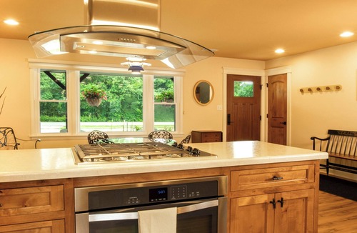 Wheaton House | Entire Home 2Br 1.5 Bath, King Bed, Walk-in Shower, Workspace – Near DT Wheaton