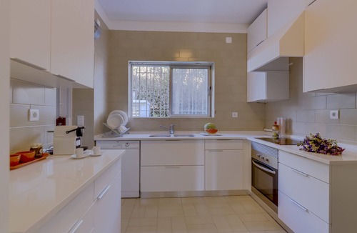Estoril House | Estoril house, 700 m from the beach, heated pool area, recently renovated