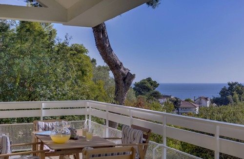 Estoril House | Estoril house, 700 m from the beach, heated pool area, recently renovated
