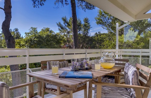 Estoril House | Estoril house, 700 m from the beach, heated pool area, recently renovated