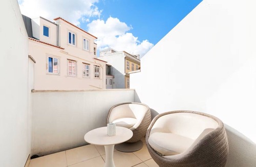 Santo Antonio Apartment | Exquisite Townhouse in Lisbon Center with private Garage & Terrace