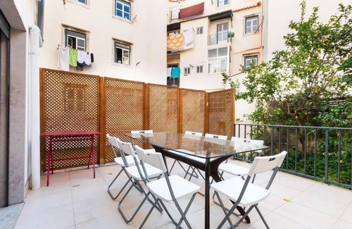 Santo Antonio Apartment | Exquisite Townhouse in Lisbon Center with private Garage & Terrace