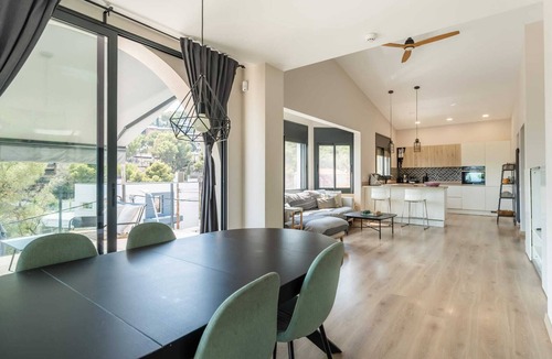 Castelldefels House | Fantastic house with a pool on the beach in Castelldefels. l