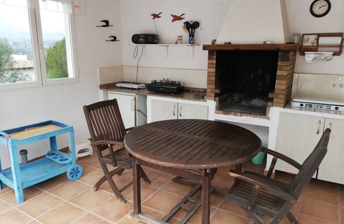 La Empedrola Ski Chalet | Ferienhaus mit 2 Bädern, Grillhaus in Schöner Ruhiger Umgebung