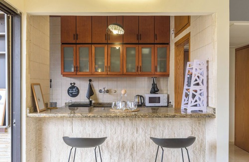Batroun Apartment | Fuga Di Batroun Cozy 2-BR with 24-7 Power and ACn