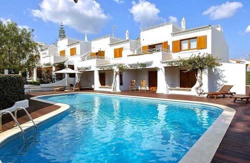 Olhos D'Agua Apartment | Giddah Red Apartment, Pool, Wifi, AC