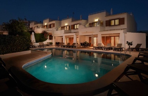 Olhos D'Agua Apartment | Giddah Red Apartment, Pool, Wifi, AC