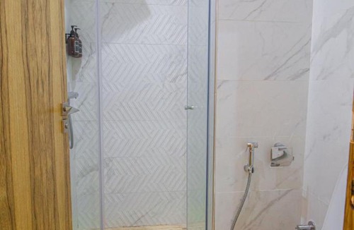 Luxus Apartment | Golden Haven, Luxury Apartment with Pool