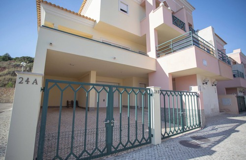 Castelo Apartment | Gorgeous 4-bedroom apartment in Sesimbra with stunning ocean views