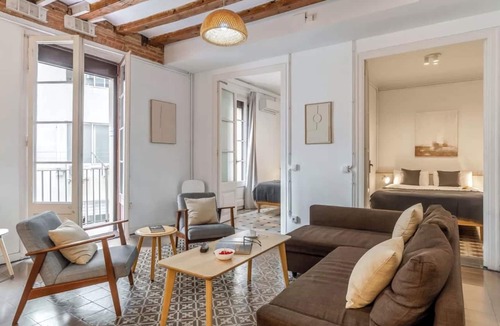 Sant Antoni Apartment | Gorgeous City Center! By Ramblas, Plaza Catalunya and Passeig de Gracia!