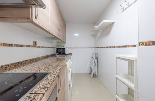 Deltebre Apartment | Ground-Floor Apartment 'Planta Baja Marita' with Shared Pool, Wi-Fi, and Air Conditioning