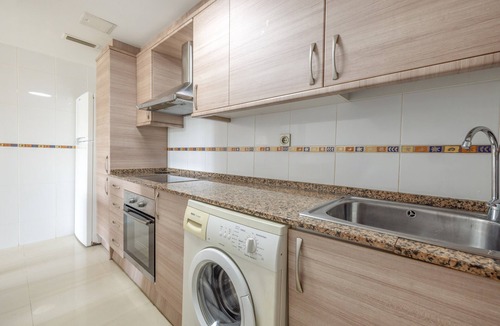 Deltebre Apartment | Ground-Floor Apartment 'Planta Baja Marita' with Shared Pool, Wi-Fi, and Air Conditioning