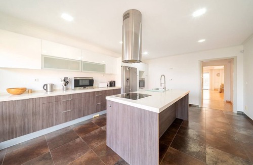 Charneca de Caparica e Sobreda Apartment | GuestReady - Charming family retreat with pool