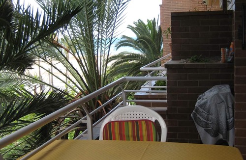 Torredembarra Apartment | Holiday apartment directly on the beach, family-friendly, well-maintained complex with pool
