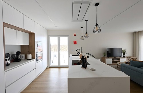 Sao Pedro da Cadeira House | Holiday Home 'Brisa Do Sizandro' with Balcony, Wi-Fi and Air Conditioning