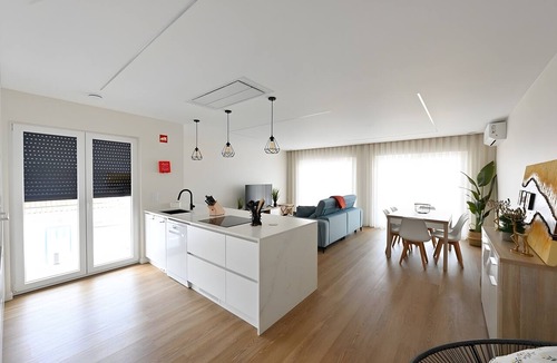 Sao Pedro da Cadeira House | Holiday Home 'Brisa Do Sizandro' with Balcony, Wi-Fi and Air Conditioning