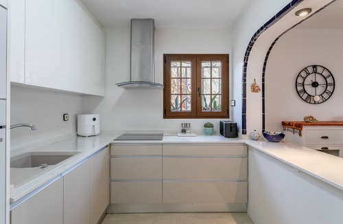 Gran Alacant House | Holiday Home 'Casa en la playa con piscinas A' with Shared Pool, Garden and Air Conditioning