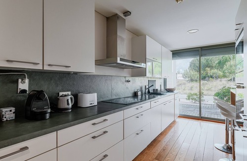 Carvalhal House | Holiday Home 'Casa Tróia' with Private Garden, Wi-Fi and Air Conditioning