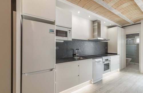 Canet de Mar House | Holiday Home 'El Racó Del Mas' with Private Terrace, Wi-Fi & Air Conditioning