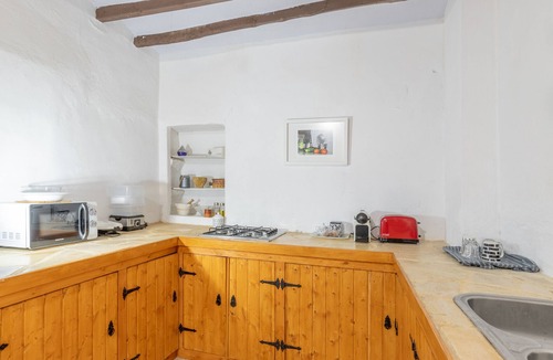 Polop House | Holiday Home 'La Clau Casa Rural ' with Mountain View, Private Terrace and Wi-Fi