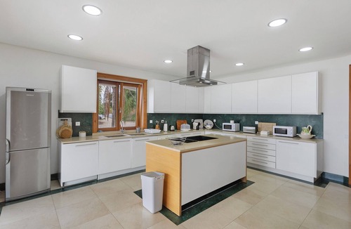 Capelas House | Holiday Home 'Quinta Grande' with Private Pool, Private Terrace and Wi-Fi