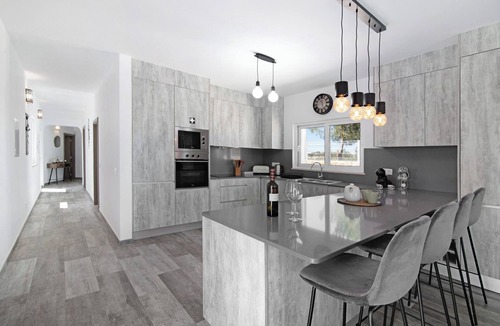 Silves House | Holiday Home 'Villa Flora' with Mountain View, Wi-Fi and Air Conditioning