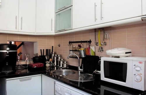 Santos Apartment | Homerez - Apt in Lisbon, city center