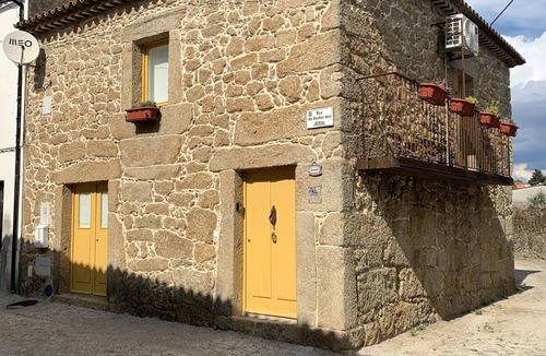 Castelo Branco House | House in granite stone with a century old in center Portugal. Open Space.