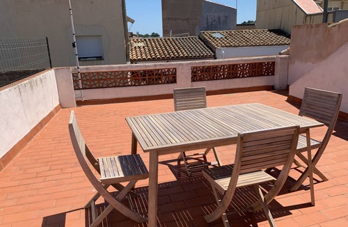 El Perello House | House in the heart of a village near the sea
