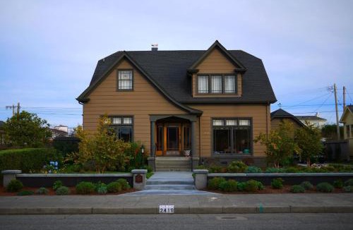 Eureka Hotel | Hydrangea Inn