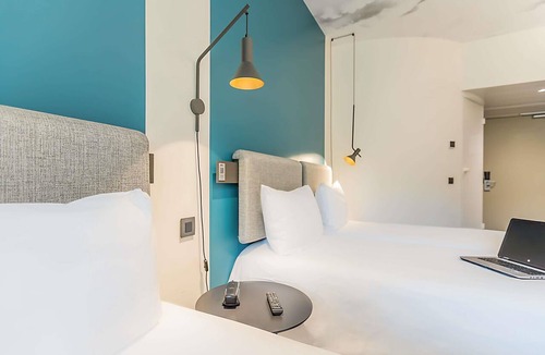 Linda-a-Velha Hotel | ibis Lisboa Alfragide