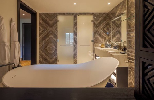 Tor Hotel | Immersive Nature Stay at Viceroy Ombria Algarve | Serene & Exclusive Locatio