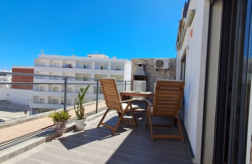 Olhao Apartment | In the centre of Olhão, Parking, Pool, BBQ, A/C, 3 min walk from the Pier