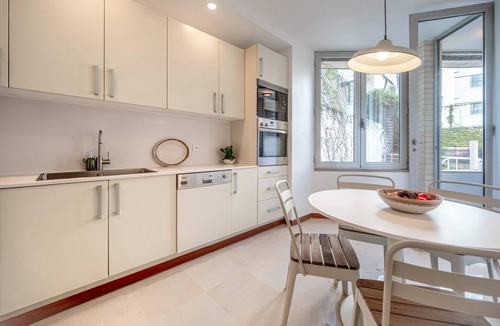 Sao Jorge de Arroios Apartment | Jacaranda: your stylish retreat in Lisbon
