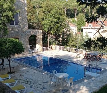 Deir al Qamar Cabin | Khalle lodge