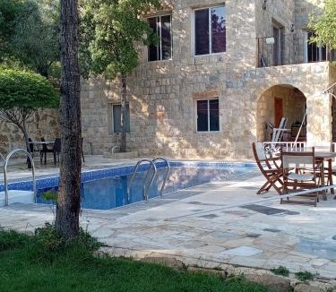 Deir al Qamar Cabin | Khalle lodge