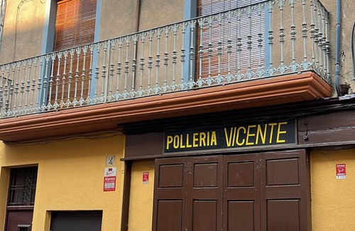 Figueres Apartment | La Divina: Apartment with Balcony in the Heart of Figueres