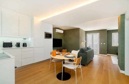 Sao Jorge de Arroios Apartment | Light-Filled Studio with a True Neighborhood Feel