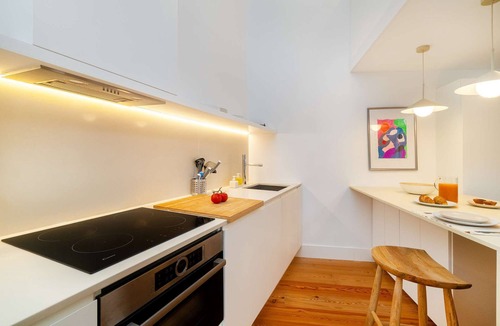 Penha de Franca Apartment | Lisbon's Elite: A Stylish & Modern Studio w/Patio
