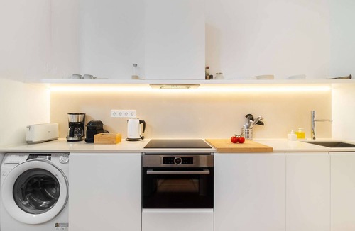 Penha de Franca Apartment | Lisbon's Elite: A Stylish & Modern Studio w/Patio