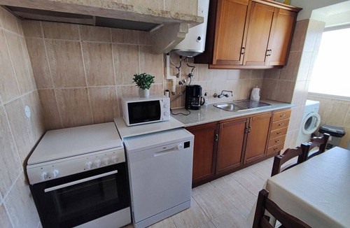 Reboleira Apartment | Lisbon traditional T2 with balcony in Damaia