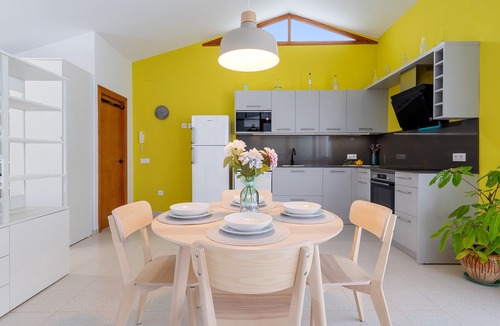 Bellvey Apartment | ‘Loft El Til-ler’ Apartment with Private Terrace and Wi-Fi