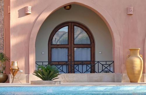 Luxor House | Luxe Ground Floor Suite at Malkata House: Pool & Dine