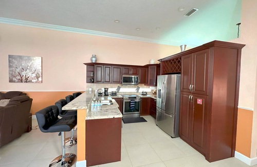 Survey Creek House | Luxurious 4-bedroom house with game room and pool deck in Coral Springs