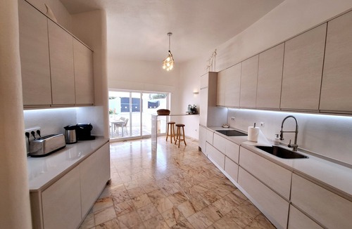 Salema Villa | Luxurious 4 bedroom villa with heated pool and beautiful ocean view in Salema