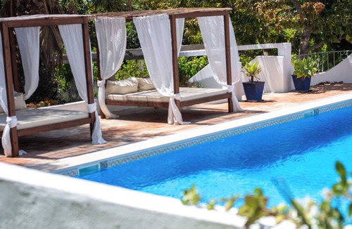 Funchal Villa | Luxury country house sleeps 17 with huge gardens, private pool, BBQ & sea views