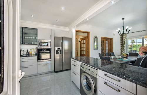 Estombar Villa | Luxury Gated Villa | Private Pool | Sesmarias near Carvoeiro