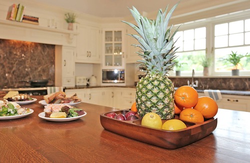 New Garden House | Luxury Manor Private Cinema, Bar, Games & Music Rooms. Perfect for Large Groups